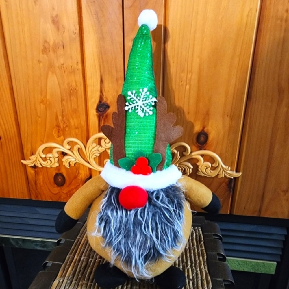 ❌❌DONATED❌❌ ☎️ Crafty HOLIDAY 🎄 REINDEER dressed GNOME Brand New.